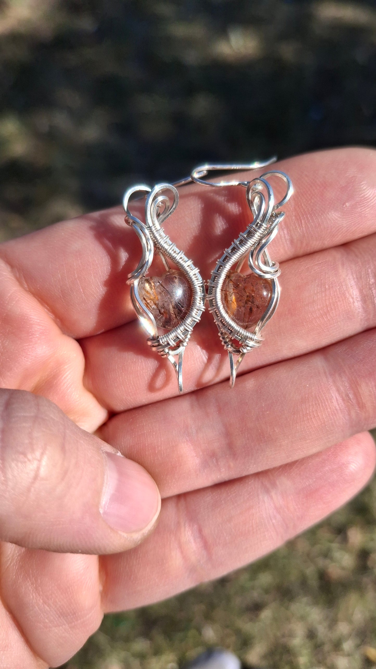 Bronze rutile hearts
