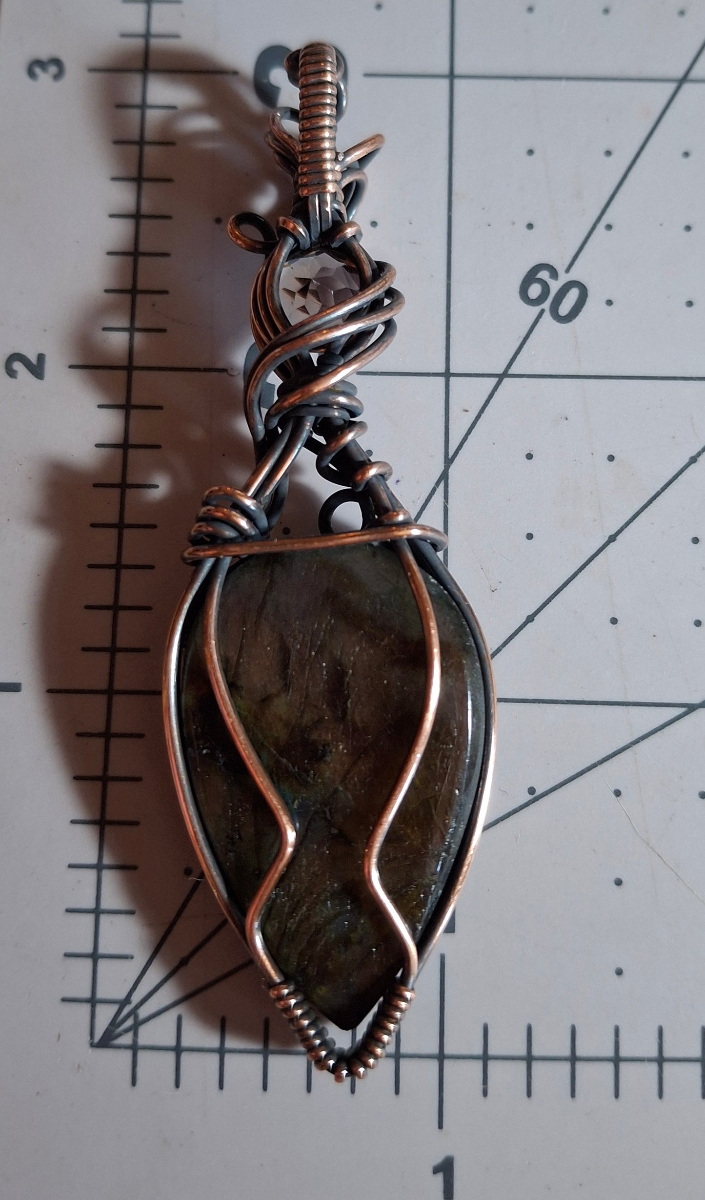 Labradorite and zultanite GLASS