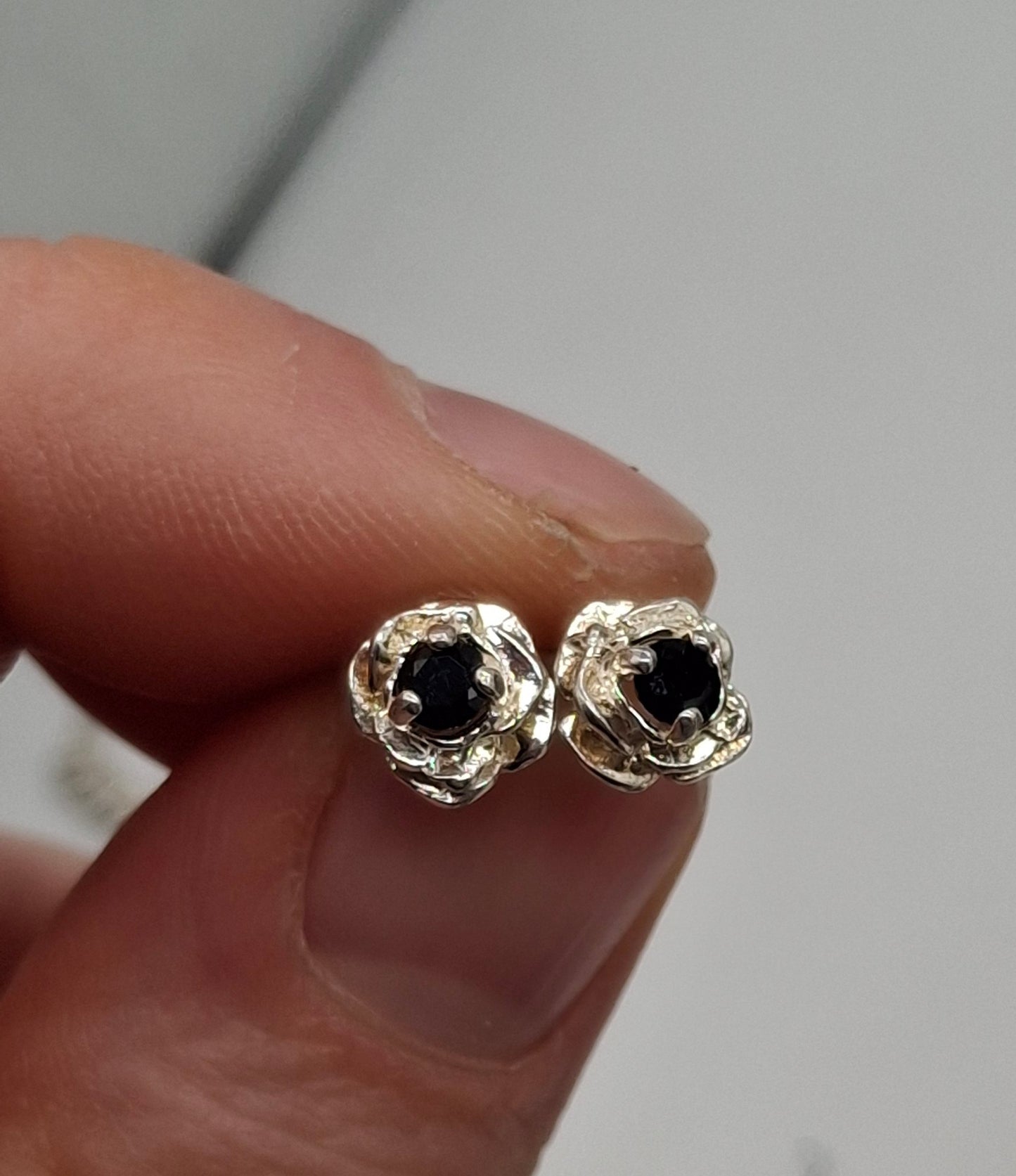 Black spinel rose