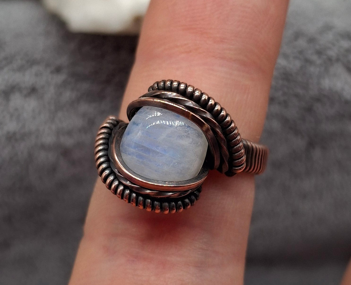 Moonstone SIZE 6.75