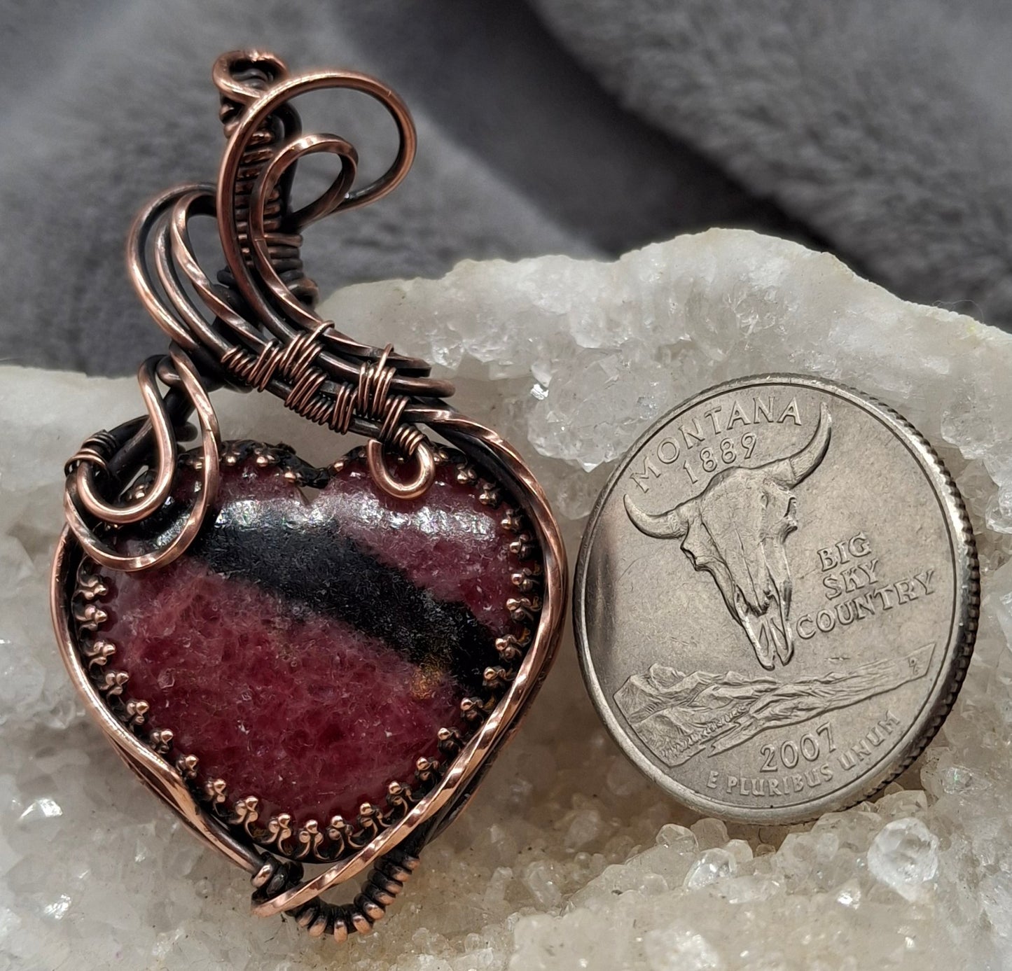 Rhodonite with gallery wire