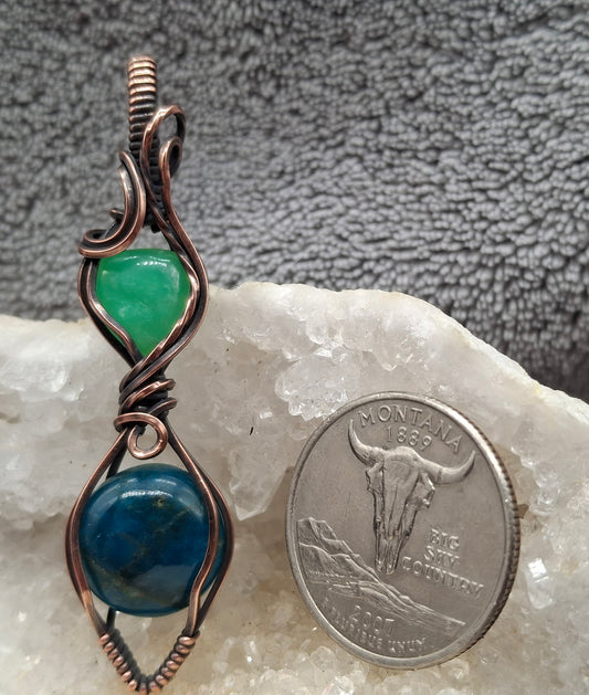 Chrysoprase and blue apatite