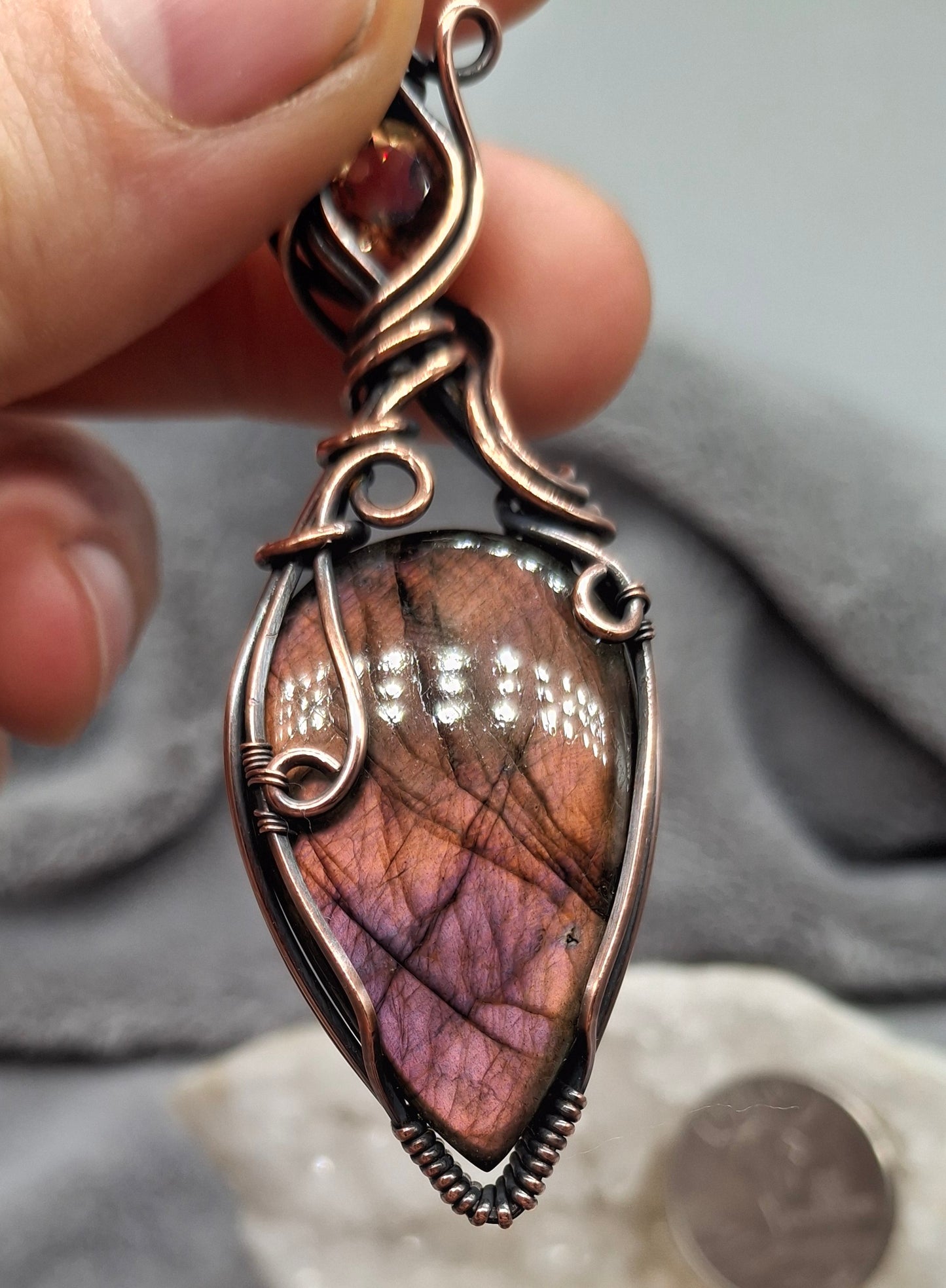 Labradorite and zultanite GLASS