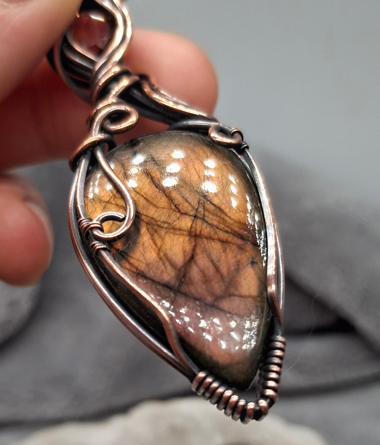 Labradorite and zultanite GLASS